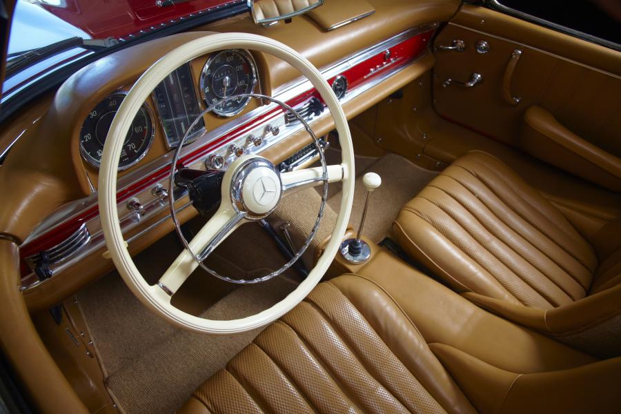  Mercedes-Benz 300 SL Roadster 1962 года  (фото 15 из 39)